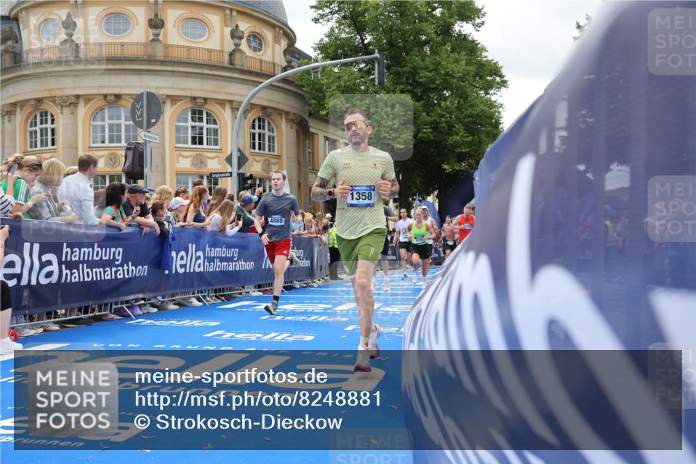 29.06.2025 - hella hamburg halbmarathon Strokosch-Dieckow http://msf.ph/oto/8248881 29.06.2025 10:39:42 Ziel 1358, 1975, 2525, 4398, 4888, 11284, 11806, 13190, 14077, 14204, 15094, 15435, 15744, 16580, 16761, 17005, 17360, 17425, 17792, 18013, 18154 meine-sportfotos.de