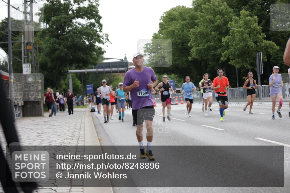 29.06.2025 - hella hamburg halbmarathon Jannik Wohlers http://msf.ph/oto/8248896 29.06.2025 10:30:46 Lombardsbrücke 1292, 1773, 1979, 2097, 2414, 2914, 4561, 4817, 5437, 5943, 6057, 6195, 6620, 6787, 7351, 7604, 8050, 8072, 8073, 8757, 9576, 10111, 10989, 11988, 12384, 12627, 14349, 15466, 15589, 16457, 17224, 17463, 17509, 17587, 17742, 17966, 19052, 19226 meine-sportfotos.de