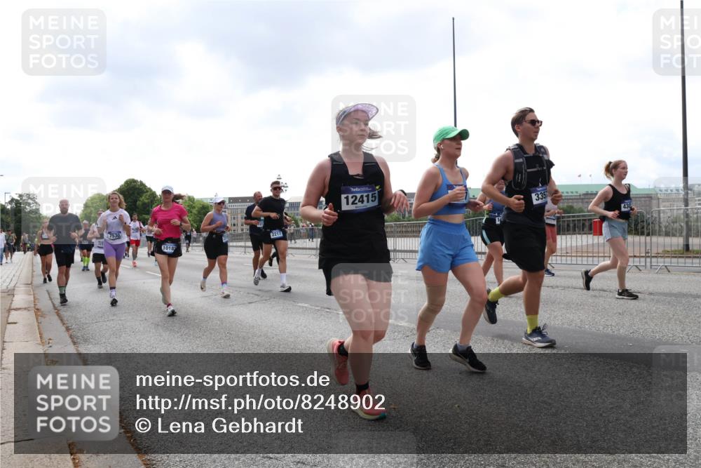29.06.2025 - hella hamburg halbmarathon Lena Gebhardt http://msf.ph/oto/8248902 29.06.2025 10:45:36 Lombardsbrücke 1033, 1060, 1085, 1100, 1104, 1421, 1426, 1555, 1685, 1713, 1798, 1854, 1983, 2008, 2216, 2217, 2522, 2550, 2657, 2664, 2917, 2954, 2965, 2973, 3160, 3164, 3357, 3377, 3879, 3993, 4099, 4102, 4104, 4186, 4224, 4306, 4317, 4337, 4388, 4504, 4572, 4820, 4851, 5044, 5099, 5108, 5339, 5635, 5636, 5949, 6133, 6150, 6509, 6623, 6763, 6788, 6911, 6922, 6980, 7268, 7283, 7356, 7530, 7541, 7859, 8594, 8605, 8745, 8762, 9620, 10030, 10182, 10225, 10327, 10329, 10367, 10511, 11314 meine-sportfotos.de