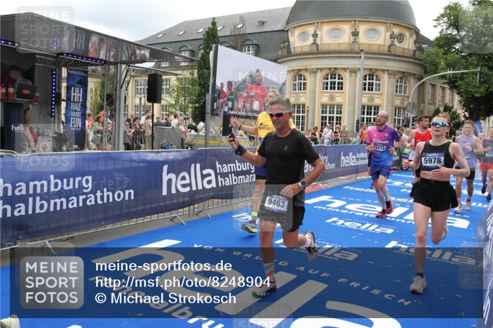 29.06.2025 - hella hamburg halbmarathon Michael Strokosch http://msf.ph/oto/8248904 29.06.2025 10:49:45 Ziel 2504, 2706, 2937, 3060, 3543, 5894, 5978, 6115, 6125, 7332, 9463, 9551, 9619, 9723, 9924, 11977, 13159, 14794, 16843, 16877, 17282, 17753, 18058, 18451, 18926 meine-sportfotos.de