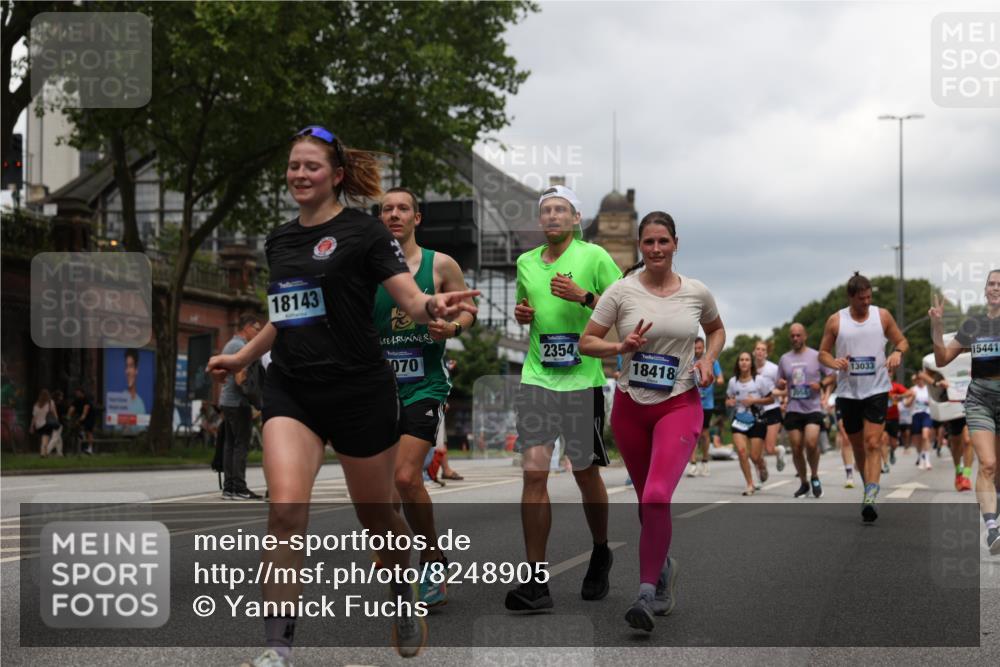 29.06.2025 - hella hamburg halbmarathon Yannick Fuchs http://msf.ph/oto/8248905 29.06.2025 10:47:51 20KM 1030, 1267, 1422, 1442, 1502, 1549, 1870, 2058, 2070, 2354, 2518, 2630, 3096, 3103, 3819, 4299, 5020, 5259, 5638, 6294, 6374, 6481, 6511, 6512, 6942, 7274, 7395, 7478, 7918, 8285, 8335, 8394, 8447, 9032, 9380, 9791, 9922, 11068, 11430, 11844, 12321, 12379, 12607, 12632, 13032, 13033, 13397, 13794, 13803, 13865, 13912, 14239, 14702, 15146, 15441, 15502, 15838, 15856, 15946, 16477, 16780, 17348, 17482, 18143, 18308, 18418, 18450, 18487, 18514, 18612, 19067 meine-sportfotos.de