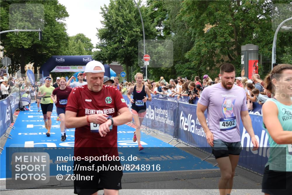 29.06.2025 - hella hamburg halbmarathon Zöllner http://msf.ph/oto/8248916 29.06.2025 10:57:41 Ziel 1239, 1715, 2236, 2606, 2652, 4502, 5457, 5458, 12774, 13523, 14571, 14951, 15217, 15220, 17769, 17814, 18388, 18985 meine-sportfotos.de