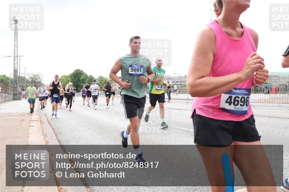 29.06.2025 - hella hamburg halbmarathon Lena Gebhardt http://msf.ph/oto/8248917 29.06.2025 10:34:04 Lombardsbrücke 1189, 1275, 1417, 1672, 1705, 1787, 1896, 2265, 2342, 2464, 2482, 2496, 2526, 2801, 2933, 3145, 3170, 3264, 3340, 3345, 3560, 3829, 3848, 4361, 4433, 4449, 4479, 4696, 4807, 4824, 4826, 4942, 5075, 5096, 5141, 5557, 5561, 5566, 5569, 5584, 5691, 5821, 5822, 5887, 6105, 6109, 6364, 6515, 6516, 6854, 6956, 7027, 7324, 7329, 7565, 7653, 8157, 8202, 8277, 8282, 8349, 8375, 8377, 8383, 8401, 8965, 9094, 9438, 9799, 9875, 9995, 10007, 10071, 10360, 10561, 10564 meine-sportfotos.de