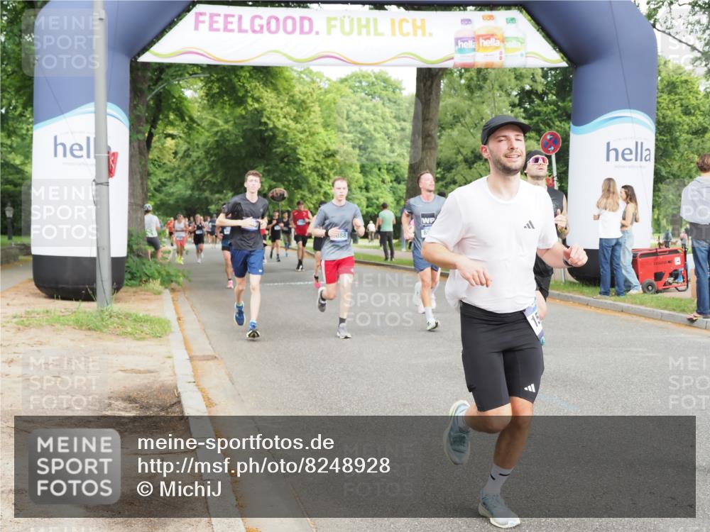 29.06.2025 - hella hamburg halbmarathon MichiJ http://msf.ph/oto/8248928 29.06.2025 10:28:42 Zwischen KM18-KM19 1358, 2573, 2714, 2972, 4888, 5752, 5803, 6649, 7495, 8370, 8574, 11284, 11714, 15015, 15421, 18013, 18614, 18979 meine-sportfotos.de