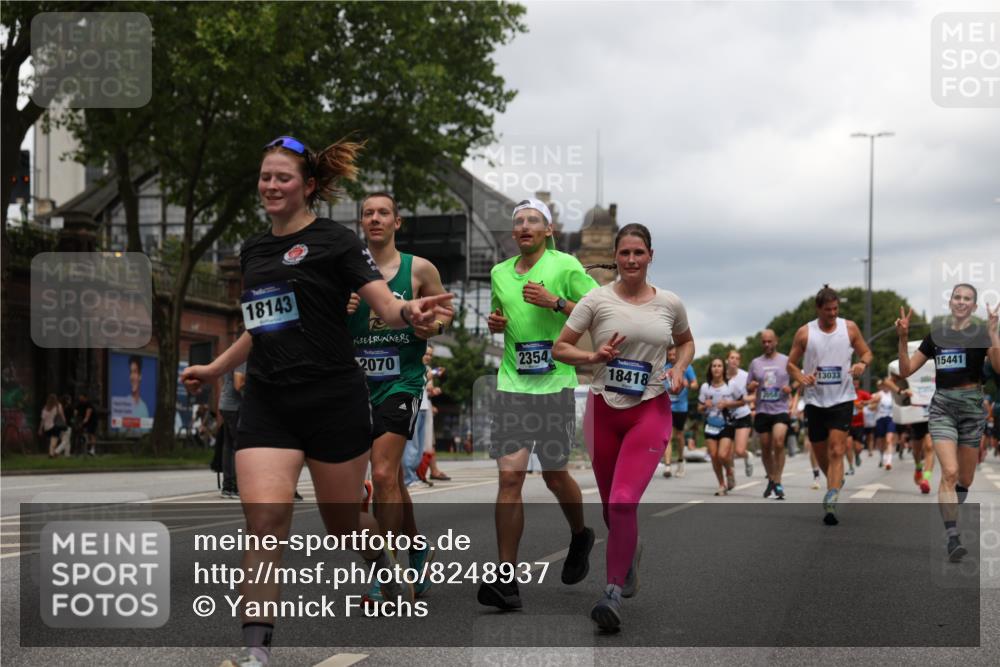 29.06.2025 - hella hamburg halbmarathon Yannick Fuchs http://msf.ph/oto/8248937 29.06.2025 10:47:51 20KM 1030, 1267, 1422, 1442, 1502, 1549, 1870, 2058, 2070, 2354, 2518, 2630, 3096, 3103, 3819, 4299, 5020, 5259, 5638, 6294, 6374, 6481, 6511, 6512, 6942, 7274, 7395, 7478, 7918, 8285, 8335, 8394, 8447, 9032, 9380, 9791, 9922, 11068, 11430, 11844, 12321, 12379, 12607, 12632, 13032, 13033, 13397, 13794, 13803, 13865, 13912, 14239, 14702, 15146, 15441, 15502, 15838, 15856, 15946, 16477, 16780, 17348, 17482, 18143, 18308, 18418, 18450, 18487, 18514, 18612, 19067 meine-sportfotos.de