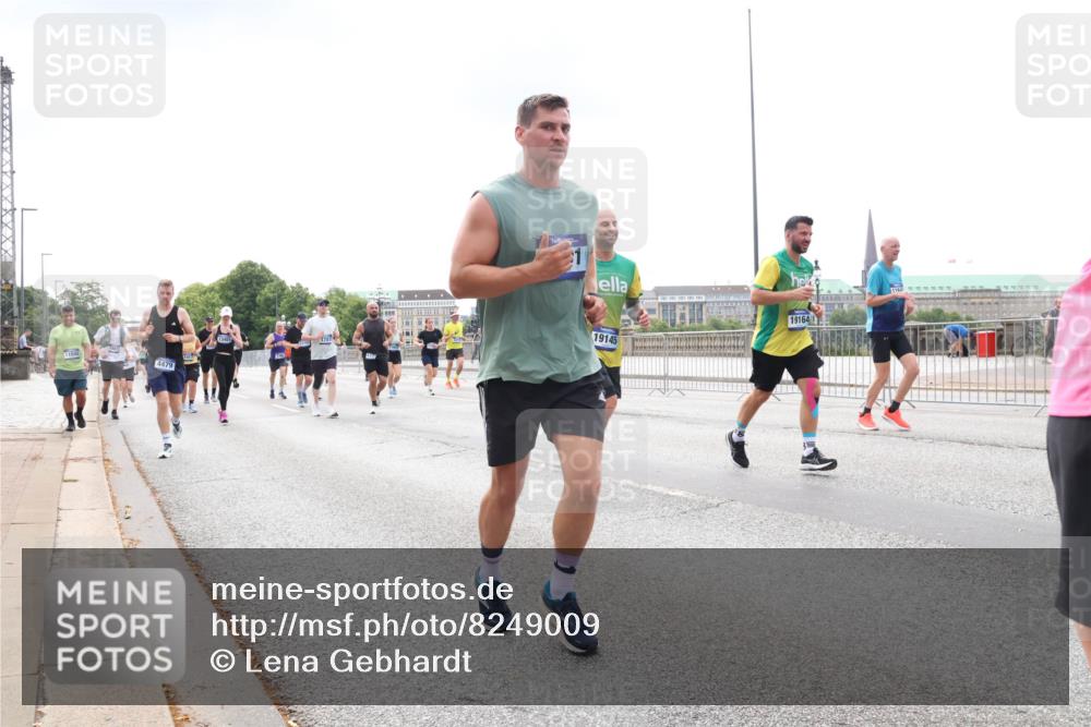 29.06.2025 - hella hamburg halbmarathon Lena Gebhardt http://msf.ph/oto/8249009 29.06.2025 10:34:05 Lombardsbrücke 1189, 1275, 1417, 1672, 1705, 1787, 1896, 2265, 2342, 2464, 2482, 2496, 2510, 2511, 2526, 2801, 2933, 3145, 3170, 3264, 3340, 3345, 3560, 3829, 3848, 4361, 4433, 4449, 4479, 4696, 4807, 4824, 4826, 4942, 5075, 5096, 5141, 5557, 5561, 5566, 5569, 5584, 5691, 5821, 5822, 5887, 6105, 6109, 6364, 6515, 6516, 6574, 6854, 6956, 7027, 7324, 7329, 7565, 7653, 8157, 8202, 8277, 8282, 8349, 8375, 8377, 8383, 8401, 8965, 9094, 9799, 9875, 9995, 10007, 10071, 10360, 10561, 10564 meine-sportfotos.de