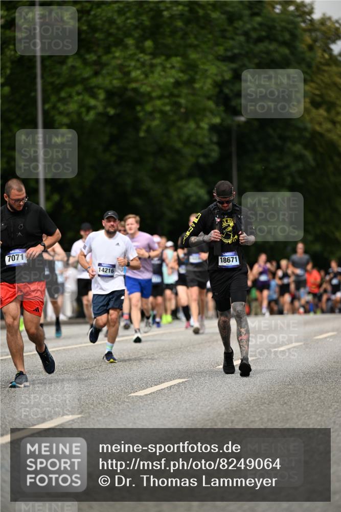 29.06.2025 - hella hamburg halbmarathon Dr. Thomas Lammeyer http://msf.ph/oto/8249064 29.06.2025 10:34:47 Kennedybrücke 1773, 2097, 2302, 2505, 2569, 3131, 6556, 6620, 7071, 7351, 7517, 8792, 9095, 9576, 9830, 9937, 10989, 10996 meine-sportfotos.de