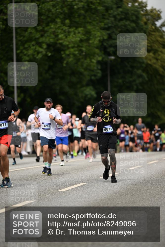 29.06.2025 - hella hamburg halbmarathon Dr. Thomas Lammeyer http://msf.ph/oto/8249096 29.06.2025 10:34:47 Kennedybrücke 1773, 2097, 2302, 2505, 2569, 3131, 6556, 6620, 7071, 7351, 7517, 8792, 9095, 9576, 9830, 9937, 10989, 10996 meine-sportfotos.de