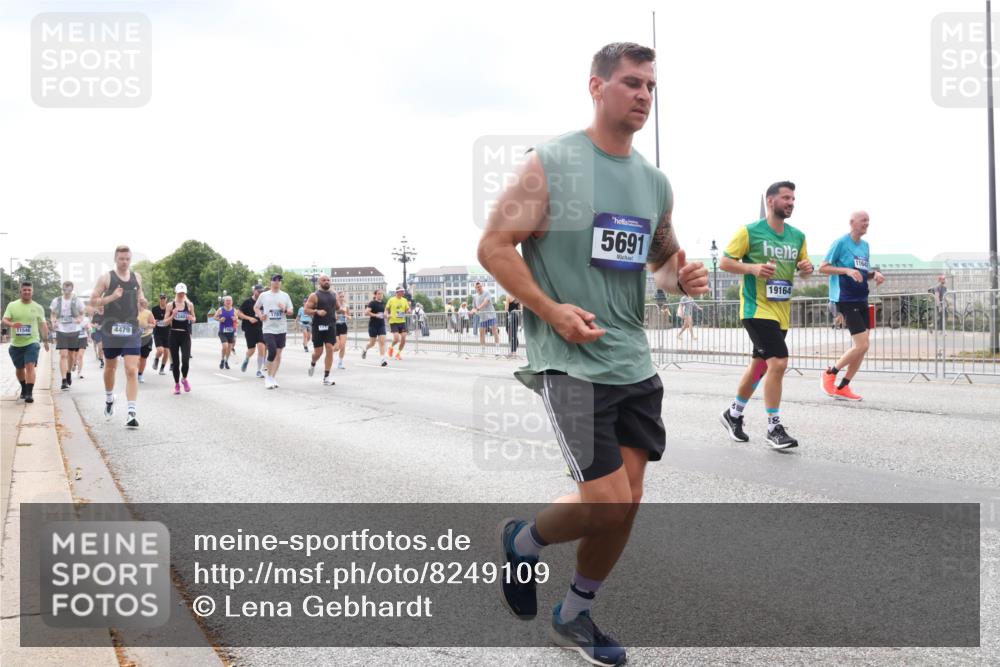 29.06.2025 - hella hamburg halbmarathon Lena Gebhardt http://msf.ph/oto/8249109 29.06.2025 10:34:05 Lombardsbrücke 1189, 1275, 1417, 1672, 1705, 1787, 1896, 2265, 2342, 2464, 2482, 2496, 2510, 2511, 2526, 2801, 2933, 3145, 3170, 3264, 3340, 3345, 3560, 3829, 3848, 4361, 4433, 4449, 4479, 4696, 4807, 4824, 4826, 4942, 5075, 5096, 5141, 5557, 5561, 5566, 5569, 5584, 5691, 5821, 5822, 5887, 6105, 6109, 6364, 6515, 6516, 6574, 6854, 6956, 7027, 7324, 7329, 7565, 7653, 8157, 8202, 8277, 8282, 8349, 8375, 8377, 8383, 8401, 8965, 9094, 9799, 9875, 9995, 10007, 10071, 10360, 10561, 10564 meine-sportfotos.de