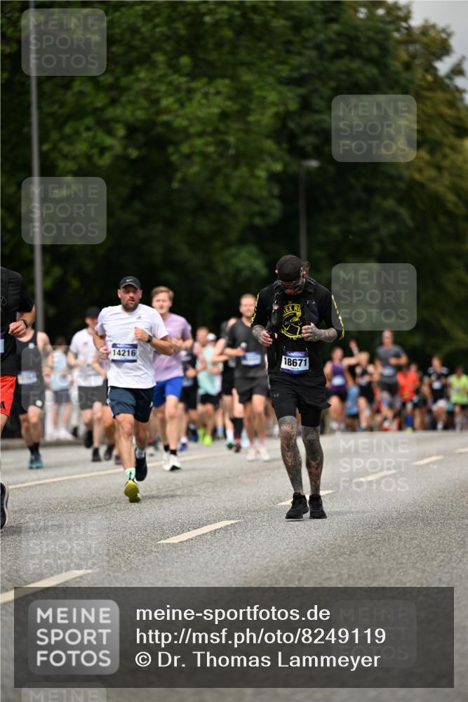 29.06.2025 - hella hamburg halbmarathon Dr. Thomas Lammeyer http://msf.ph/oto/8249119 29.06.2025 10:34:47 Kennedybrücke 1773, 2097, 2302, 2505, 2569, 3131, 6556, 6620, 7071, 7351, 7517, 8792, 9095, 9576, 9830, 9937, 10989, 10996 meine-sportfotos.de