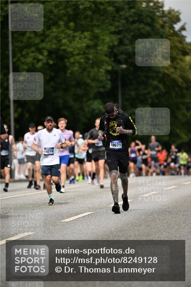 29.06.2025 - hella hamburg halbmarathon Dr. Thomas Lammeyer http://msf.ph/oto/8249128 29.06.2025 10:34:47 Kennedybrücke 1773, 2097, 2302, 2505, 2569, 3131, 6556, 6620, 7071, 7351, 7517, 8792, 9095, 9576, 9830, 9937, 10989, 10996 meine-sportfotos.de