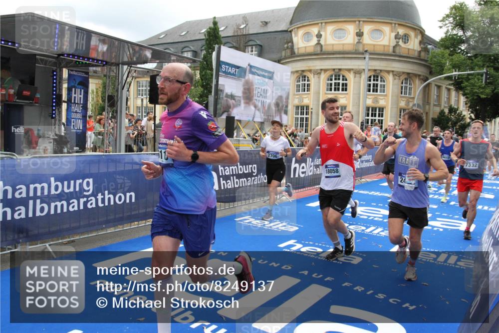 29.06.2025 - hella hamburg halbmarathon Michael Strokosch http://msf.ph/oto/8249137 29.06.2025 10:49:46 Ziel 2504, 2706, 2937, 3060, 3543, 5894, 5978, 6115, 6125, 7332, 9463, 9551, 9619, 9723, 9924, 13159, 14794, 16843, 16877, 17282, 17753, 18058, 18451, 18926 meine-sportfotos.de