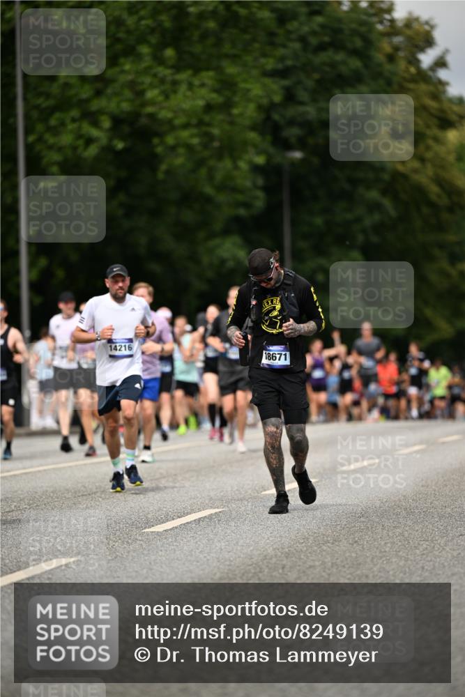 29.06.2025 - hella hamburg halbmarathon Dr. Thomas Lammeyer http://msf.ph/oto/8249139 29.06.2025 10:34:47 Kennedybrücke 1773, 2097, 2302, 2505, 2569, 3131, 6556, 6620, 7071, 7351, 7517, 8792, 9095, 9576, 9830, 9937, 10989, 10996 meine-sportfotos.de