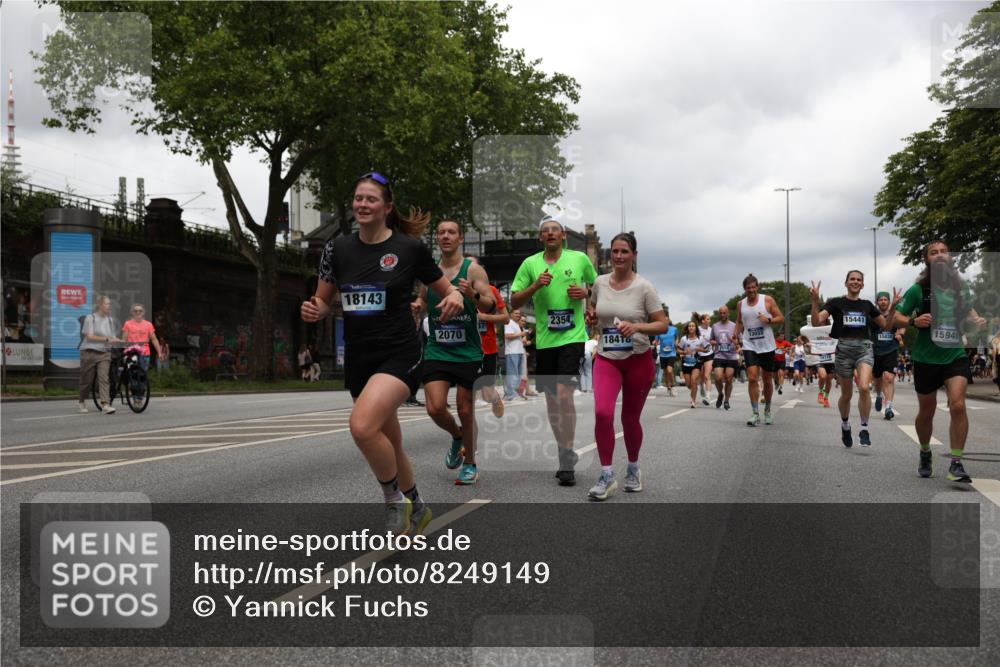 29.06.2025 - hella hamburg halbmarathon Yannick Fuchs http://msf.ph/oto/8249149 29.06.2025 10:47:51 20KM 1030, 1267, 1422, 1442, 1502, 1549, 1870, 2058, 2070, 2354, 2518, 2630, 3096, 3103, 3819, 4299, 5020, 5259, 5638, 6294, 6374, 6481, 6511, 6512, 6942, 7274, 7395, 7478, 7918, 8285, 8335, 8394, 8447, 9032, 9380, 9791, 9922, 11068, 11430, 11844, 12321, 12379, 12607, 12632, 13032, 13033, 13397, 13794, 13803, 13865, 13912, 14239, 14702, 15146, 15441, 15502, 15838, 15856, 15946, 16477, 16780, 17348, 17482, 18143, 18308, 18418, 18450, 18487, 18514, 18612, 19067 meine-sportfotos.de