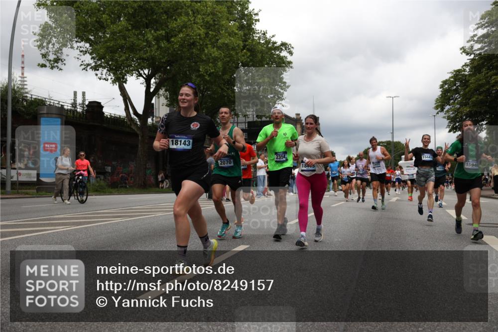 29.06.2025 - hella hamburg halbmarathon Yannick Fuchs http://msf.ph/oto/8249157 29.06.2025 10:47:51 20KM 1030, 1267, 1422, 1442, 1502, 1549, 1870, 2058, 2070, 2354, 2518, 2630, 3096, 3103, 3819, 4299, 5020, 5259, 5638, 6294, 6374, 6481, 6511, 6512, 6942, 7274, 7395, 7478, 7918, 8285, 8335, 8394, 8447, 9032, 9380, 9791, 9922, 11068, 11430, 11844, 12321, 12379, 12607, 12632, 13032, 13033, 13397, 13794, 13803, 13865, 13912, 14239, 14702, 15146, 15441, 15502, 15838, 15856, 15946, 16477, 16780, 17348, 17482, 18143, 18308, 18418, 18450, 18487, 18514, 18612, 19067 meine-sportfotos.de