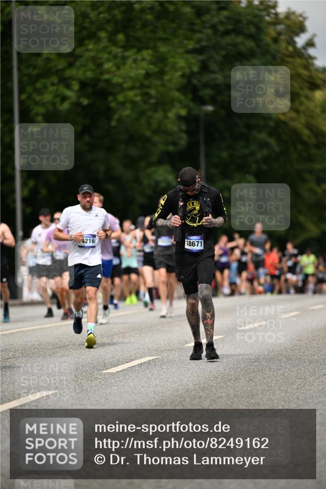29.06.2025 - hella hamburg halbmarathon Dr. Thomas Lammeyer http://msf.ph/oto/8249162 29.06.2025 10:34:47 Kennedybrücke 1773, 2097, 2302, 2505, 2569, 3131, 6556, 6620, 7071, 7351, 7517, 8792, 9095, 9576, 9830, 9937, 10989, 10996 meine-sportfotos.de