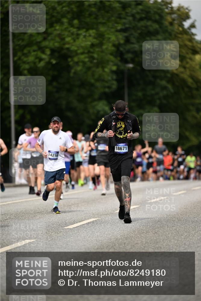 29.06.2025 - hella hamburg halbmarathon Dr. Thomas Lammeyer http://msf.ph/oto/8249180 29.06.2025 10:34:48 Kennedybrücke 1059, 1472, 1773, 2097, 2302, 2505, 2569, 3131, 6556, 6620, 7071, 7351, 7517, 8792, 9095, 9576, 9830, 9937, 10989, 10996 meine-sportfotos.de