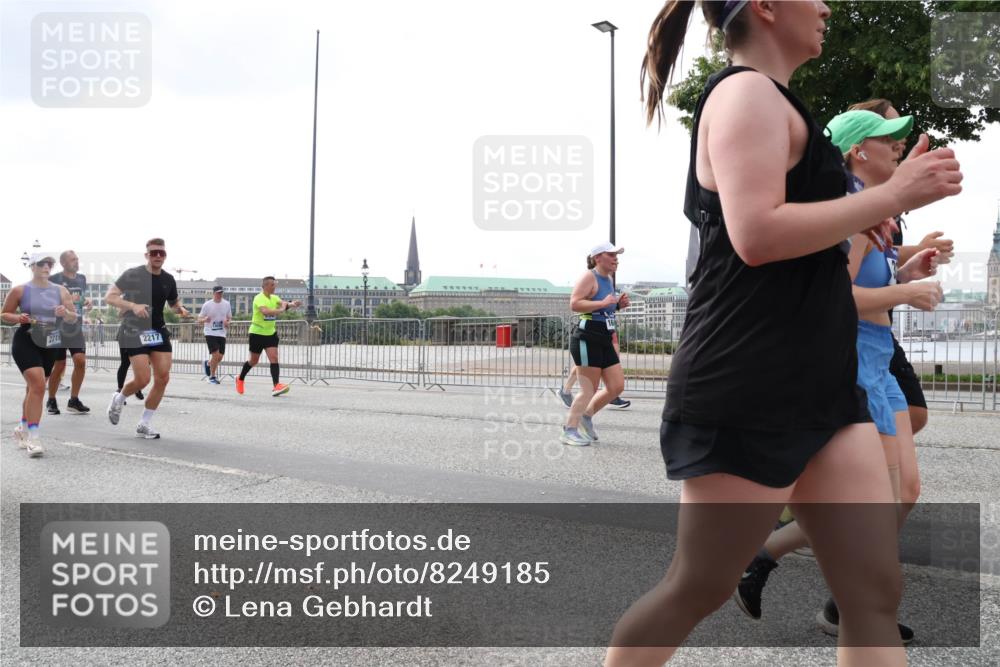 29.06.2025 - hella hamburg halbmarathon Lena Gebhardt http://msf.ph/oto/8249185 29.06.2025 10:45:37 Lombardsbrücke 1033, 1060, 1085, 1100, 1104, 1421, 1426, 1555, 1713, 1798, 1854, 1983, 2008, 2216, 2217, 2522, 2550, 2657, 2664, 2917, 2954, 2965, 2973, 3160, 3164, 3357, 3377, 3879, 3993, 4099, 4102, 4104, 4186, 4224, 4306, 4317, 4337, 4388, 4504, 4572, 4820, 4851, 5044, 5099, 5108, 5339, 5635, 5636, 5949, 6133, 6150, 6623, 6763, 6788, 6911, 6922, 6980, 7268, 7283, 7356, 7530, 7541, 7859, 8594, 8605, 8745, 9120, 9121, 9620, 10030, 10182, 10225, 10327, 10329, 10367, 10511, 11314 meine-sportfotos.de