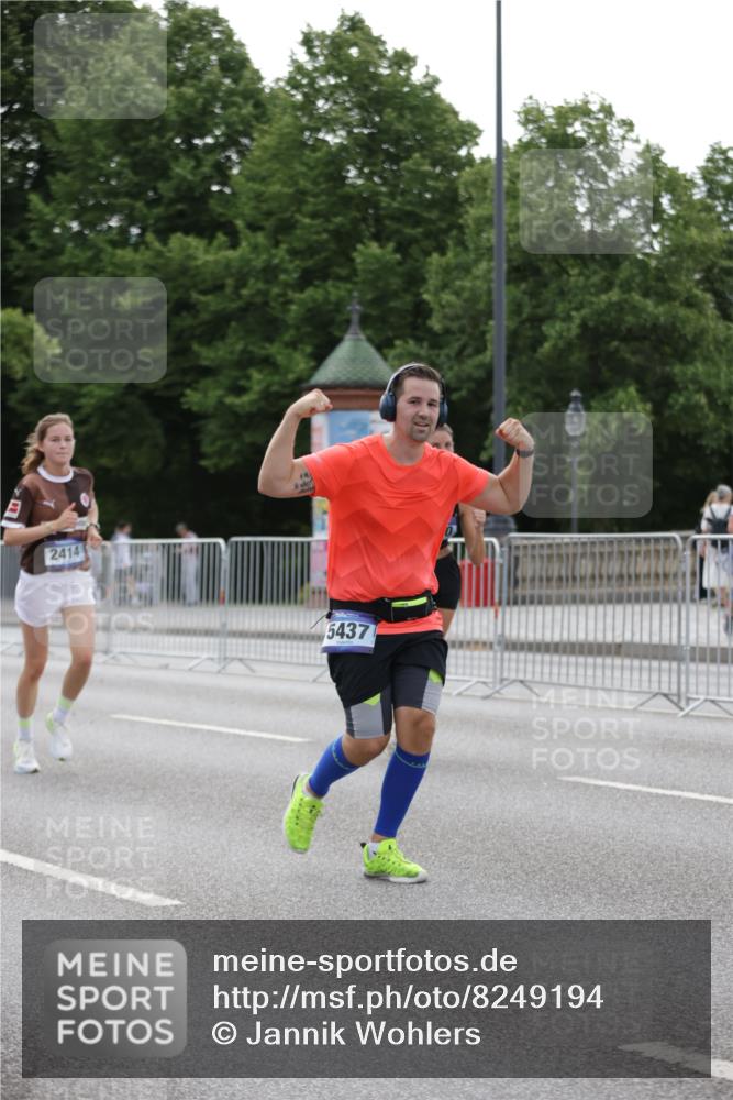 29.06.2025 - hella hamburg halbmarathon Jannik Wohlers http://msf.ph/oto/8249194 29.06.2025 10:30:49 Lombardsbrücke 1292, 1773, 1979, 2097, 2414, 2914, 4561, 4817, 5437, 5943, 6057, 6195, 6787, 7351, 7604, 8050, 8072, 8073, 8757, 10111, 11988, 12627, 14349, 15589, 15725, 16457, 17224, 17463, 17509, 17587, 18390, 19226 meine-sportfotos.de