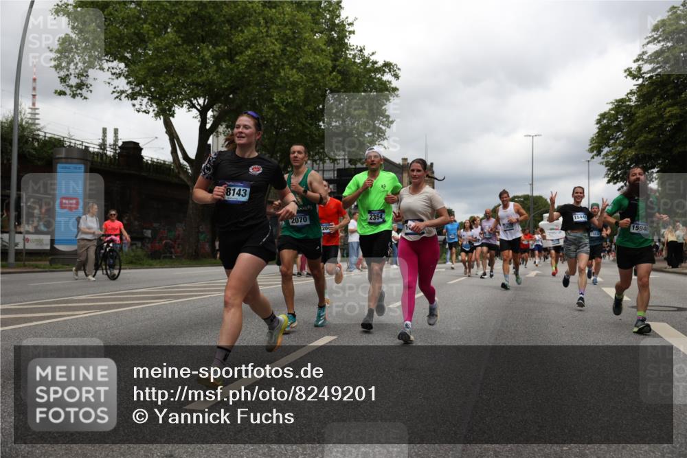 29.06.2025 - hella hamburg halbmarathon Yannick Fuchs http://msf.ph/oto/8249201 29.06.2025 10:47:51 20KM 1030, 1267, 1422, 1442, 1502, 1549, 1870, 2058, 2070, 2354, 2518, 2630, 3096, 3103, 3819, 4299, 5020, 5259, 5638, 6294, 6374, 6481, 6511, 6512, 6942, 7274, 7395, 7478, 7918, 8285, 8335, 8394, 8447, 9032, 9380, 9791, 9922, 11068, 11430, 11844, 12321, 12379, 12607, 12632, 13032, 13033, 13397, 13794, 13803, 13865, 13912, 14239, 14702, 15146, 15441, 15502, 15838, 15856, 15946, 16477, 16780, 17348, 17482, 18143, 18308, 18418, 18450, 18487, 18514, 18612, 19067 meine-sportfotos.de