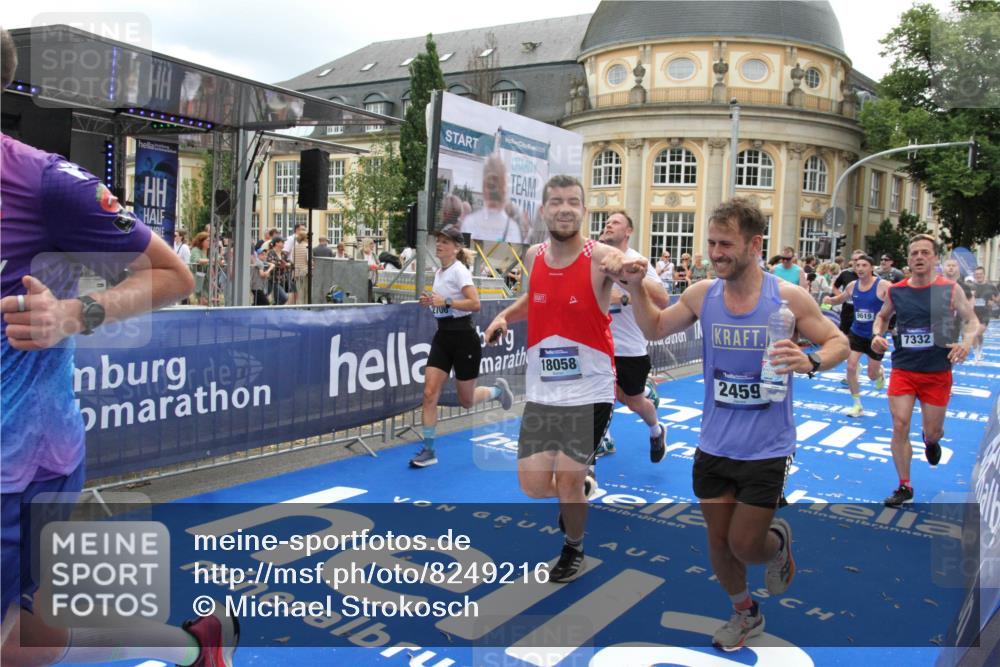 29.06.2025 - hella hamburg halbmarathon Michael Strokosch http://msf.ph/oto/8249216 29.06.2025 10:49:46 Ziel 2504, 2706, 2937, 3060, 3543, 5894, 5978, 6115, 6125, 7332, 9463, 9551, 9619, 9723, 9924, 13159, 14794, 16843, 16877, 17282, 17753, 18058, 18451, 18926 meine-sportfotos.de