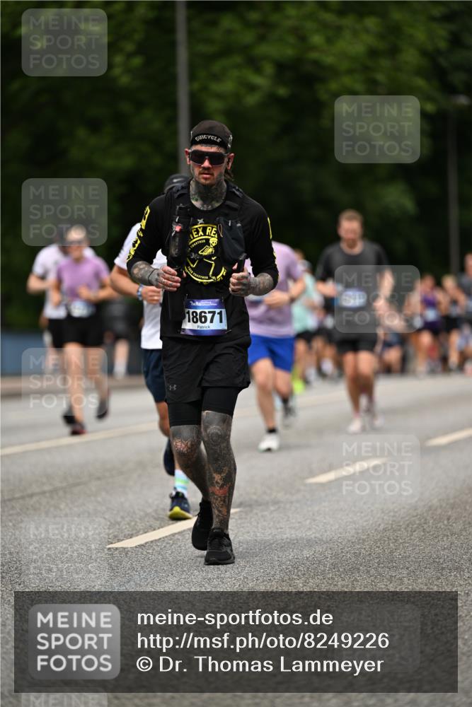 29.06.2025 - hella hamburg halbmarathon Dr. Thomas Lammeyer http://msf.ph/oto/8249226 29.06.2025 10:34:51 Kennedybrücke 1059, 1472, 1773, 2097, 2302, 2505, 2569, 3131, 4561, 6556, 6620, 6725, 7071, 7351, 7517, 8792, 9095, 9576, 9830, 9937, 10989, 10996 meine-sportfotos.de