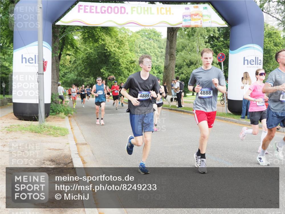 29.06.2025 - hella hamburg halbmarathon MichiJ http://msf.ph/oto/8249233 29.06.2025 10:28:44 Zwischen KM18-KM19 1358, 2714, 4888, 4889, 5752, 6649, 7495, 8346, 8370, 8574, 11284, 15015, 17245, 18013, 18614 meine-sportfotos.de