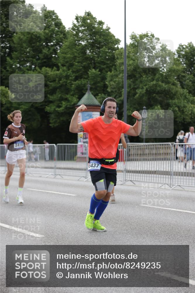 29.06.2025 - hella hamburg halbmarathon Jannik Wohlers http://msf.ph/oto/8249235 29.06.2025 10:30:49 Lombardsbrücke 1292, 1773, 1979, 2097, 2414, 2914, 4561, 4817, 5437, 5943, 6057, 6195, 6787, 7351, 7604, 8050, 8072, 8073, 8757, 10111, 11988, 12627, 14349, 15589, 15725, 16457, 17224, 17463, 17509, 17587, 18390, 19226 meine-sportfotos.de