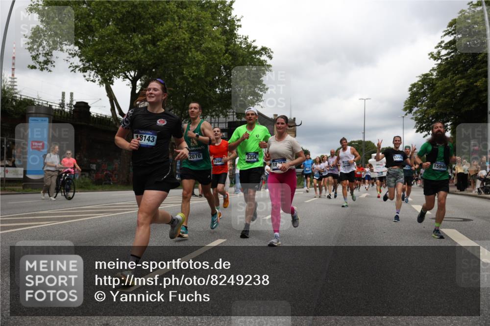 29.06.2025 - hella hamburg halbmarathon Yannick Fuchs http://msf.ph/oto/8249238 29.06.2025 10:47:51 20KM 1030, 1267, 1422, 1442, 1502, 1549, 1870, 2058, 2070, 2354, 2518, 2630, 3096, 3103, 3819, 4299, 5020, 5259, 5638, 6294, 6374, 6481, 6511, 6512, 6942, 7274, 7395, 7478, 7918, 8285, 8335, 8394, 8447, 9032, 9380, 9791, 9922, 11068, 11430, 11844, 12321, 12379, 12607, 12632, 13032, 13033, 13397, 13794, 13803, 13865, 13912, 14239, 14702, 15146, 15441, 15502, 15838, 15856, 15946, 16477, 16780, 17348, 17482, 18143, 18308, 18418, 18450, 18487, 18514, 18612, 19067 meine-sportfotos.de
