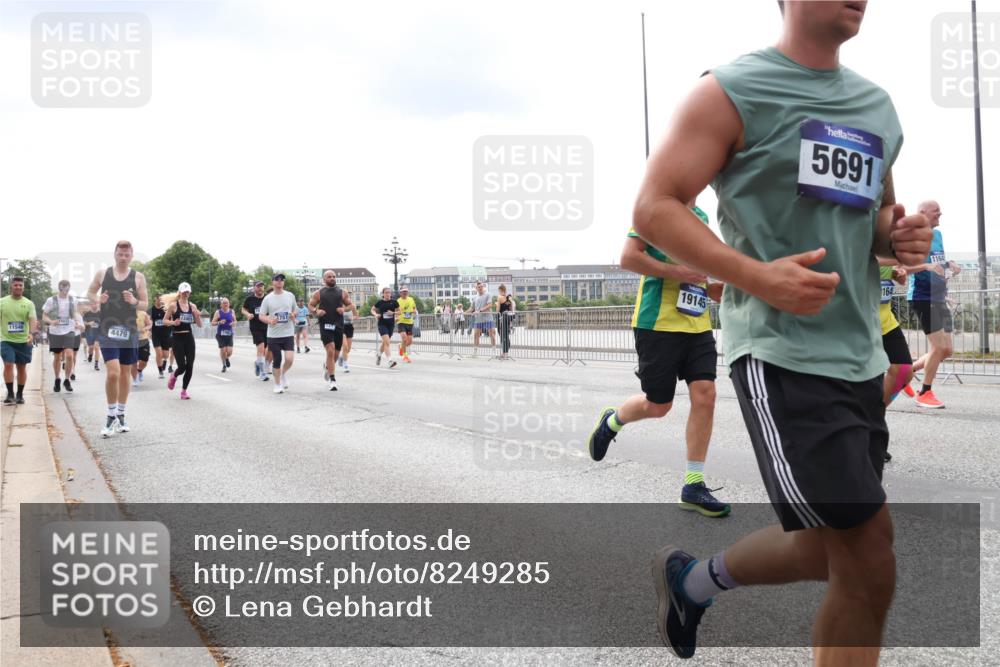 29.06.2025 - hella hamburg halbmarathon Lena Gebhardt http://msf.ph/oto/8249285 29.06.2025 10:34:05 Lombardsbrücke 1189, 1275, 1417, 1672, 1705, 1787, 1896, 2265, 2342, 2464, 2482, 2496, 2510, 2511, 2526, 2801, 2933, 3145, 3170, 3264, 3340, 3345, 3560, 3829, 3848, 4361, 4433, 4449, 4479, 4696, 4807, 4824, 4826, 4942, 5075, 5096, 5141, 5557, 5561, 5566, 5569, 5584, 5691, 5821, 5822, 5887, 6105, 6109, 6364, 6515, 6516, 6574, 6854, 6956, 7027, 7324, 7329, 7565, 7653, 8157, 8202, 8277, 8282, 8349, 8375, 8377, 8383, 8401, 8965, 9094, 9799, 9875, 9995, 10007, 10071, 10360, 10561, 10564 meine-sportfotos.de