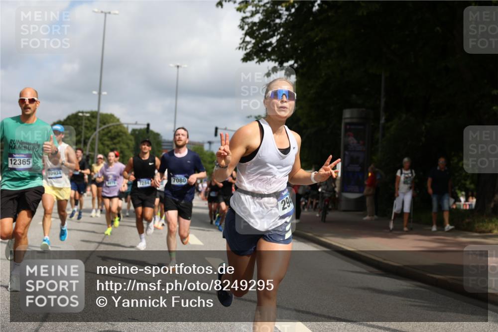 29.06.2025 - hella hamburg halbmarathon Yannick Fuchs http://msf.ph/oto/8249295 29.06.2025 10:35:23 20KM 1677, 1912, 2568, 2949, 3332, 3618, 4634, 4889, 5007, 5014, 5026, 5410, 6429, 6683, 7080, 7284, 7378, 8074, 8122, 8629, 8966, 9358, 9979, 10934, 10978, 11062, 11765, 11767, 11959, 12365, 12895, 13158, 13268, 14092, 14820, 15164, 15247, 15493, 15689, 16201, 16249, 16347, 16599, 17214, 17620, 17724, 17834, 17971, 18049, 18173, 18192, 18399 meine-sportfotos.de