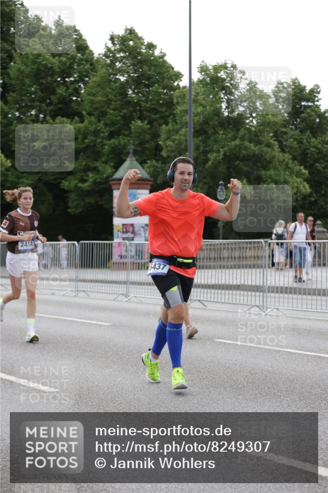 29.06.2025 - hella hamburg halbmarathon Jannik Wohlers http://msf.ph/oto/8249307 29.06.2025 10:30:49 Lombardsbrücke 1292, 1773, 1979, 2097, 2414, 2914, 4561, 4817, 5437, 5943, 6057, 6195, 6787, 7351, 7604, 8050, 8072, 8073, 8757, 10111, 11988, 12627, 14349, 15589, 15725, 16457, 17224, 17463, 17509, 17587, 18390, 19226 meine-sportfotos.de