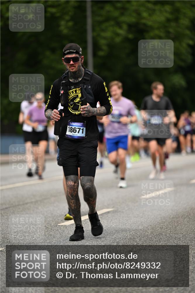 29.06.2025 - hella hamburg halbmarathon Dr. Thomas Lammeyer http://msf.ph/oto/8249332 29.06.2025 10:34:51 Kennedybrücke 1059, 1472, 1773, 2097, 2302, 2505, 2569, 3131, 4561, 6556, 6620, 6725, 7071, 7351, 7517, 8792, 9095, 9576, 9830, 9937, 10989, 10996 meine-sportfotos.de