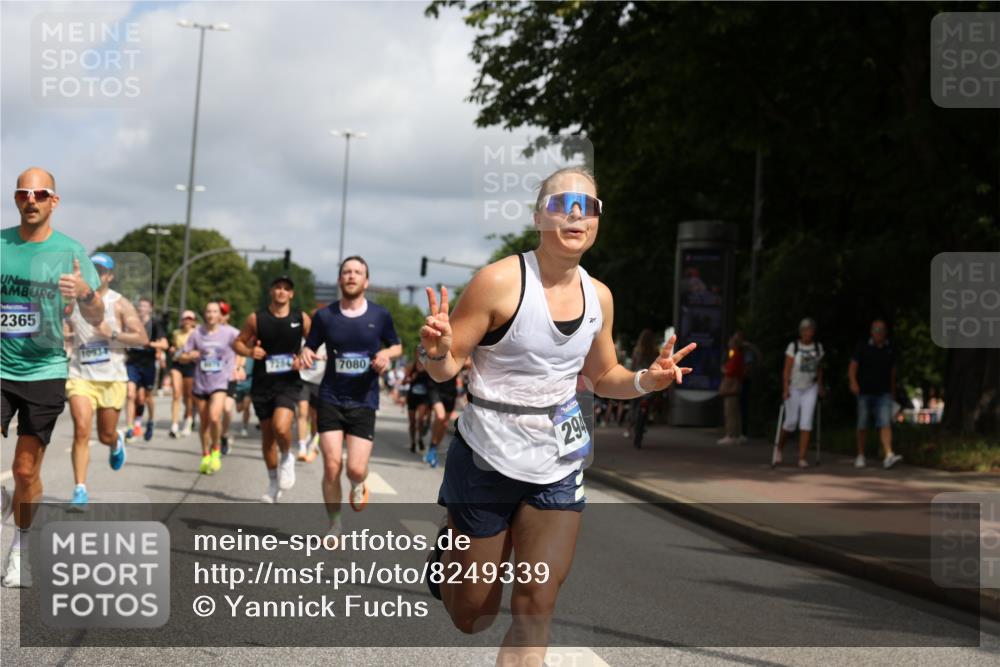 29.06.2025 - hella hamburg halbmarathon Yannick Fuchs http://msf.ph/oto/8249339 29.06.2025 10:35:23 20KM 1677, 1912, 2568, 2949, 3332, 3618, 4634, 4889, 5007, 5014, 5026, 5410, 6429, 6683, 7080, 7284, 7378, 8074, 8122, 8629, 8966, 9358, 9979, 10934, 10978, 11062, 11765, 11767, 11959, 12365, 12895, 13158, 13268, 14092, 14820, 15164, 15247, 15493, 15689, 16201, 16249, 16347, 16599, 17214, 17620, 17724, 17834, 17971, 18049, 18173, 18192, 18399 meine-sportfotos.de