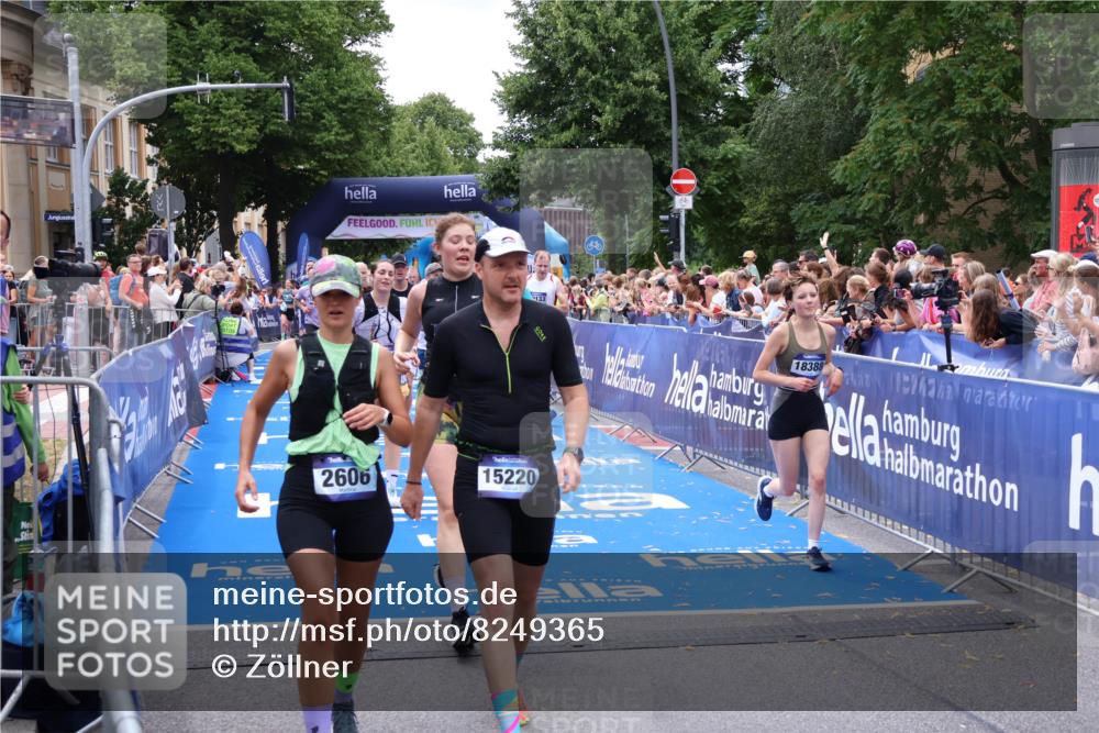 29.06.2025 - hella hamburg halbmarathon Zöllner http://msf.ph/oto/8249365 29.06.2025 10:57:47 Ziel 1715, 1719, 1972, 2034, 2606, 5391, 7833, 10133, 10599, 12440, 12774, 13523, 14737, 15217, 16418, 17201, 17455, 18388, 18508, 18727, 18985 meine-sportfotos.de