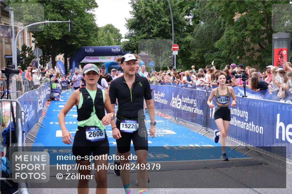 29.06.2025 - hella hamburg halbmarathon Zöllner http://msf.ph/oto/8249379 29.06.2025 10:57:47 Ziel 1715, 1719, 1972, 2034, 2606, 5391, 7833, 10133, 10599, 12440, 12774, 13523, 14737, 15217, 16418, 17201, 17455, 18388, 18508, 18727, 18985 meine-sportfotos.de