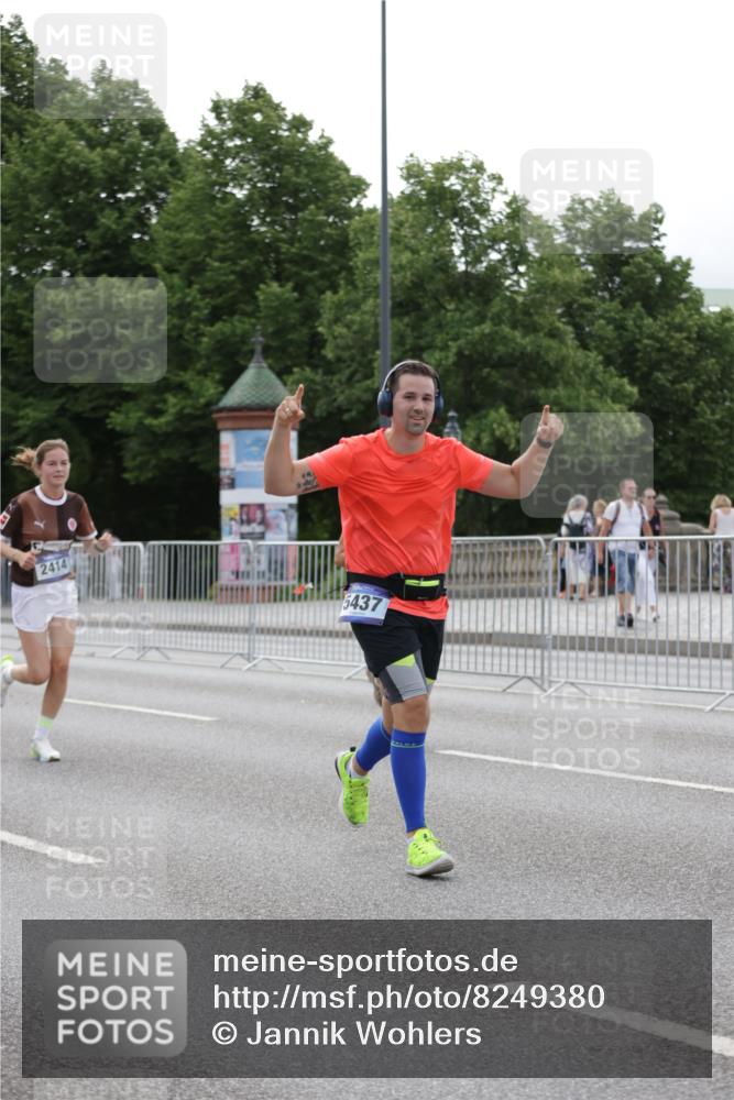 29.06.2025 - hella hamburg halbmarathon Jannik Wohlers http://msf.ph/oto/8249380 29.06.2025 10:30:49 Lombardsbrücke 1292, 1773, 1979, 2097, 2414, 2914, 4561, 4817, 5437, 5943, 6057, 6195, 6787, 7351, 7604, 8050, 8072, 8073, 8757, 10111, 11988, 12627, 14349, 15589, 15725, 16457, 17224, 17463, 17509, 17587, 18390, 19226 meine-sportfotos.de