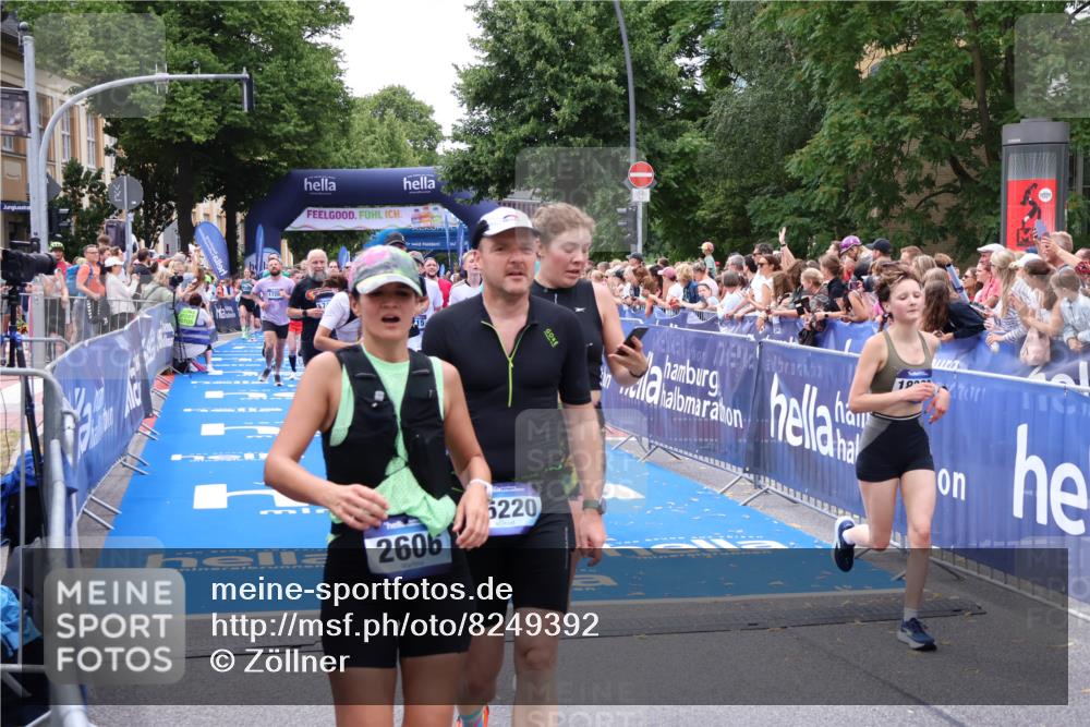 29.06.2025 - hella hamburg halbmarathon Zöllner http://msf.ph/oto/8249392 29.06.2025 10:57:48 Ziel 1715, 1719, 1972, 2034, 5391, 7269, 7833, 10133, 10599, 10703, 12440, 12523, 12774, 13523, 14737, 15217, 16418, 17201, 17455, 18388, 18508, 18727, 18985 meine-sportfotos.de