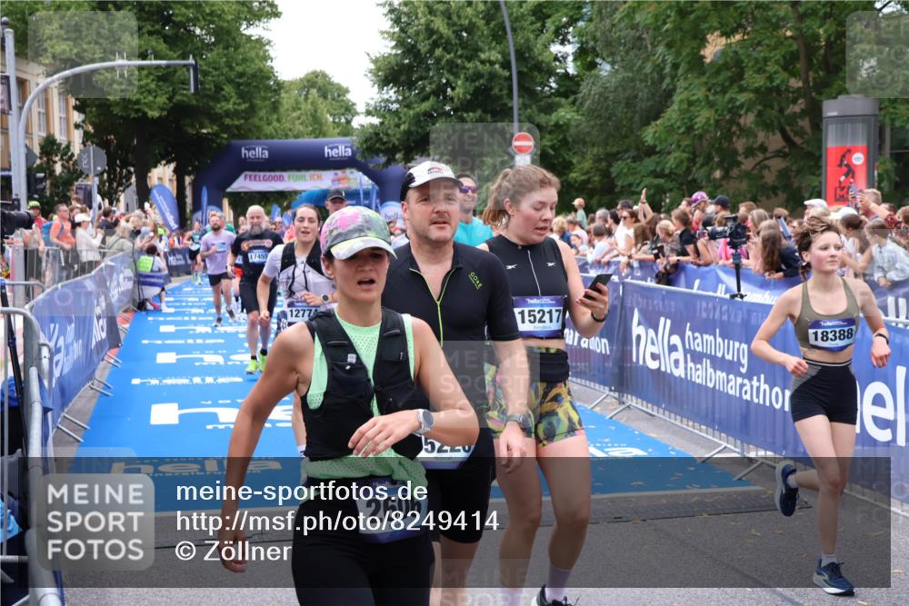 29.06.2025 - hella hamburg halbmarathon Zöllner http://msf.ph/oto/8249414 29.06.2025 10:57:48 Ziel 1715, 1719, 1972, 2034, 5391, 7269, 7833, 10133, 10599, 10703, 12440, 12523, 12774, 13523, 14737, 15217, 16418, 17201, 17455, 18388, 18508, 18727, 18985 meine-sportfotos.de