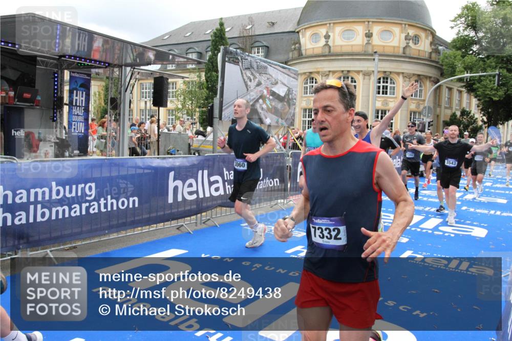 29.06.2025 - hella hamburg halbmarathon Michael Strokosch http://msf.ph/oto/8249438 29.06.2025 10:49:48 Ziel 2706, 3060, 3543, 5894, 6115, 6125, 7332, 9551, 9619, 9723, 9924, 11975, 13159, 14794, 16843, 16877, 17282, 17753, 18058, 18451, 18926 meine-sportfotos.de