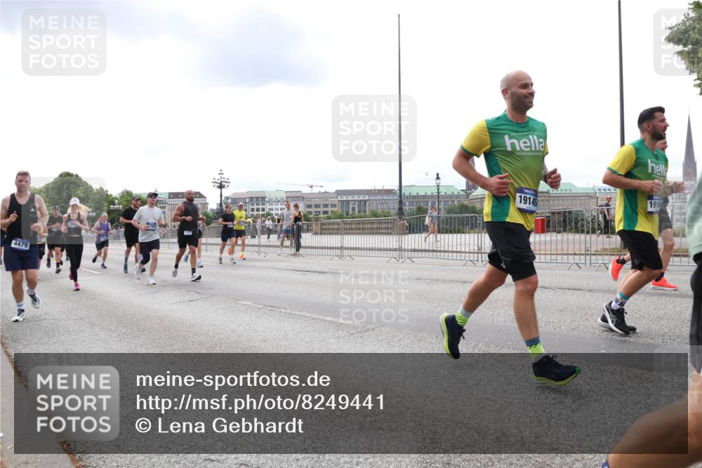 29.06.2025 - hella hamburg halbmarathon Lena Gebhardt http://msf.ph/oto/8249441 29.06.2025 10:34:05 Lombardsbrücke 1189, 1275, 1417, 1672, 1705, 1787, 1896, 2265, 2342, 2464, 2482, 2496, 2510, 2511, 2526, 2801, 2933, 3145, 3170, 3264, 3340, 3345, 3560, 3829, 3848, 4361, 4433, 4449, 4479, 4696, 4807, 4824, 4826, 4942, 5075, 5096, 5141, 5557, 5561, 5566, 5569, 5584, 5691, 5821, 5822, 5887, 6105, 6109, 6364, 6515, 6516, 6574, 6854, 6956, 7027, 7324, 7329, 7565, 7653, 8157, 8202, 8277, 8282, 8349, 8375, 8377, 8383, 8401, 8965, 9094, 9799, 9875, 9995, 10007, 10071, 10360, 10561, 10564 meine-sportfotos.de
