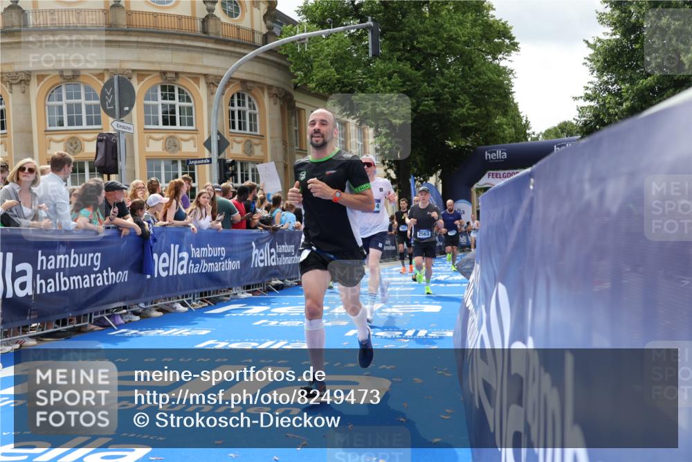 29.06.2025 - hella hamburg halbmarathon Strokosch-Dieckow http://msf.ph/oto/8249473 29.06.2025 10:39:53 Ziel 1603, 1975, 2525, 2563, 2573, 3626, 4766, 5375, 6149, 7981, 8467, 8574, 11714, 15421, 15813 meine-sportfotos.de