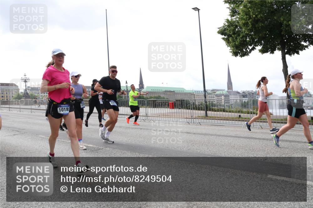 29.06.2025 - hella hamburg halbmarathon Lena Gebhardt http://msf.ph/oto/8249504 29.06.2025 10:45:38 Lombardsbrücke 1033, 1060, 1085, 1100, 1104, 1421, 1426, 1555, 1713, 1798, 1854, 1983, 2008, 2216, 2217, 2522, 2550, 2657, 2664, 2917, 2954, 2965, 2973, 3160, 3164, 3357, 3377, 3879, 3993, 4099, 4102, 4104, 4186, 4224, 4306, 4317, 4388, 4504, 4572, 4820, 4851, 5044, 5099, 5108, 5339, 5635, 5636, 5949, 6133, 6150, 6623, 6763, 6788, 6911, 6922, 6980, 7268, 7283, 7356, 7530, 7541, 7859, 8605, 8745, 9120, 9121, 9620, 10030, 10182, 10225, 10327, 10329, 10367, 10511, 11314 meine-sportfotos.de
