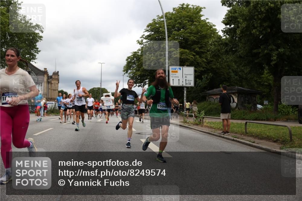 29.06.2025 - hella hamburg halbmarathon Yannick Fuchs http://msf.ph/oto/8249574 29.06.2025 10:47:52 20KM 1030, 1267, 1422, 1442, 1502, 1549, 1870, 2058, 2070, 2354, 2518, 2630, 3096, 3103, 3819, 4299, 5020, 5259, 5638, 6294, 6374, 6481, 6511, 6512, 6942, 7274, 7395, 7478, 7918, 8285, 8335, 8394, 8447, 9032, 9380, 9791, 9922, 11068, 11430, 11844, 12321, 12379, 12607, 12632, 13032, 13033, 13397, 13794, 13803, 13865, 13912, 14239, 14702, 15146, 15441, 15502, 15838, 15856, 15946, 16477, 16780, 17348, 17482, 18143, 18308, 18418, 18450, 18514, 18612, 19067 meine-sportfotos.de