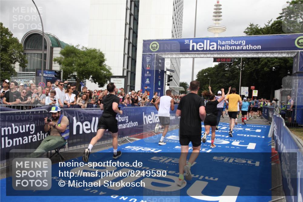 29.06.2025 - hella hamburg halbmarathon Michael Strokosch http://msf.ph/oto/8249590 29.06.2025 10:57:59 Ziel 1200, 2025, 2806, 2883, 3093, 3575, 7138, 7159, 7189, 9820, 11394, 12378, 13376, 13465, 14881, 15349, 16517, 17543, 18492, 18762 meine-sportfotos.de