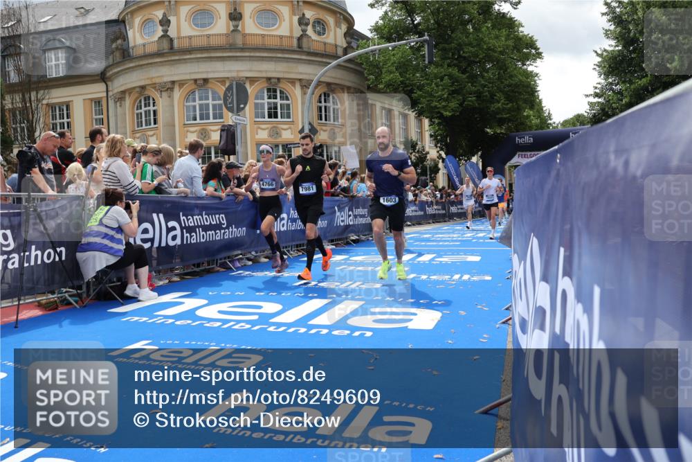 29.06.2025 - hella hamburg halbmarathon Strokosch-Dieckow http://msf.ph/oto/8249609 29.06.2025 10:39:56 Ziel 1603, 2525, 2563, 2573, 2826, 3626, 4766, 5050, 5375, 6080, 6149, 7981, 8467, 8574, 11714, 12091, 13514, 15421, 15813, 17973 meine-sportfotos.de
