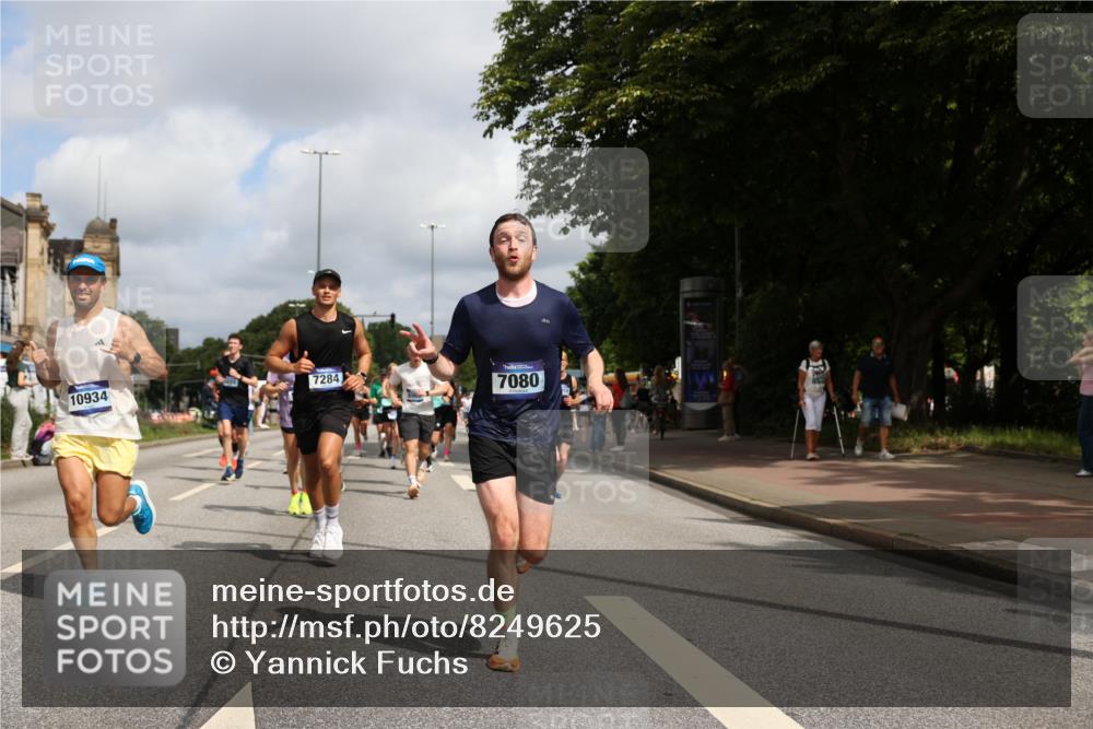 29.06.2025 - hella hamburg halbmarathon Yannick Fuchs http://msf.ph/oto/8249625 29.06.2025 10:35:24 20KM 1677, 1912, 2568, 2797, 2949, 3332, 3618, 4303, 4634, 4889, 5007, 5014, 5026, 5410, 6429, 6683, 7080, 7284, 7378, 8074, 8122, 8629, 8966, 9358, 9979, 10934, 10978, 11062, 11765, 11767, 11959, 12365, 12895, 13158, 13268, 14092, 14820, 15164, 15247, 15493, 15689, 16201, 16249, 16347, 16599, 17214, 17620, 17724, 17834, 17971, 18049, 18173, 18192, 18399, 18573 meine-sportfotos.de
