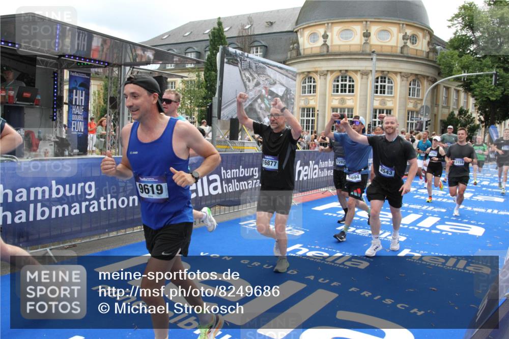 29.06.2025 - hella hamburg halbmarathon Michael Strokosch http://msf.ph/oto/8249686 29.06.2025 10:49:49 Ziel 2706, 3060, 3543, 5894, 6125, 7332, 9200, 9551, 9619, 9723, 9924, 11975, 13159, 14794, 16800, 16843, 16877, 17282, 17753, 18451, 18926 meine-sportfotos.de