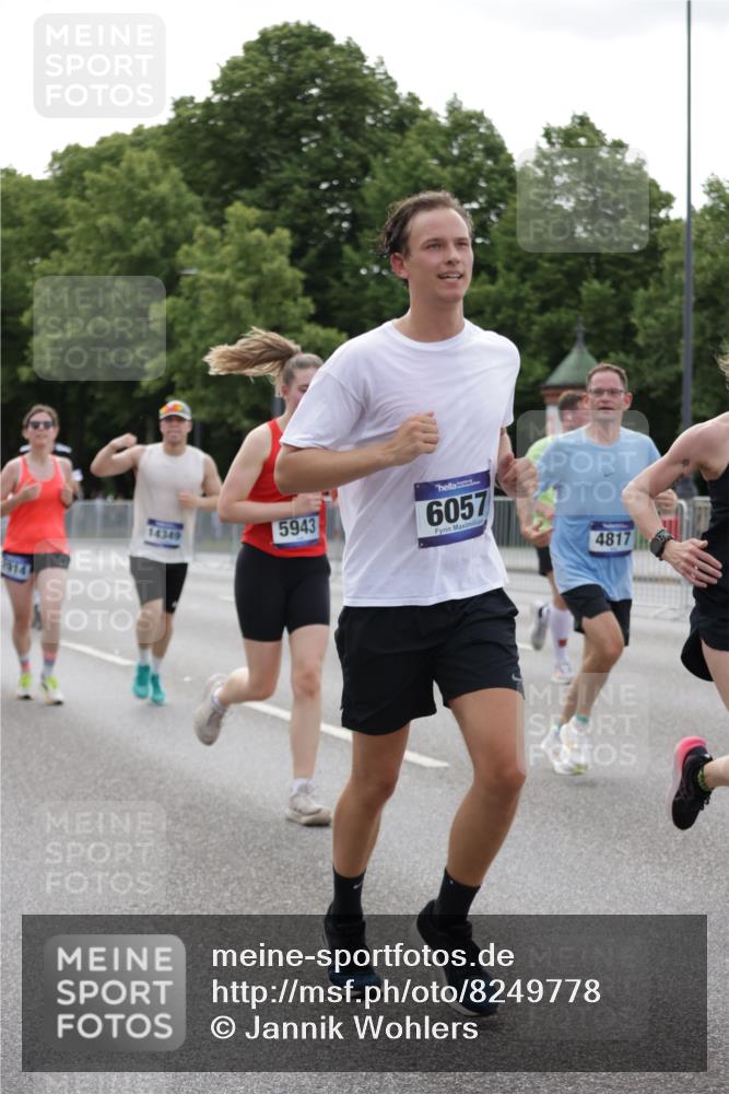 29.06.2025 - hella hamburg halbmarathon Jannik Wohlers http://msf.ph/oto/8249778 29.06.2025 10:30:51 Lombardsbrücke 1292, 1773, 1979, 2414, 2914, 4561, 4817, 5437, 5943, 6057, 6078, 6195, 6787, 7604, 8050, 8072, 8073, 10111, 11988, 12627, 14349, 15589, 15725, 16457, 17224, 17463, 17509, 17587, 18390, 18883, 19226 meine-sportfotos.de