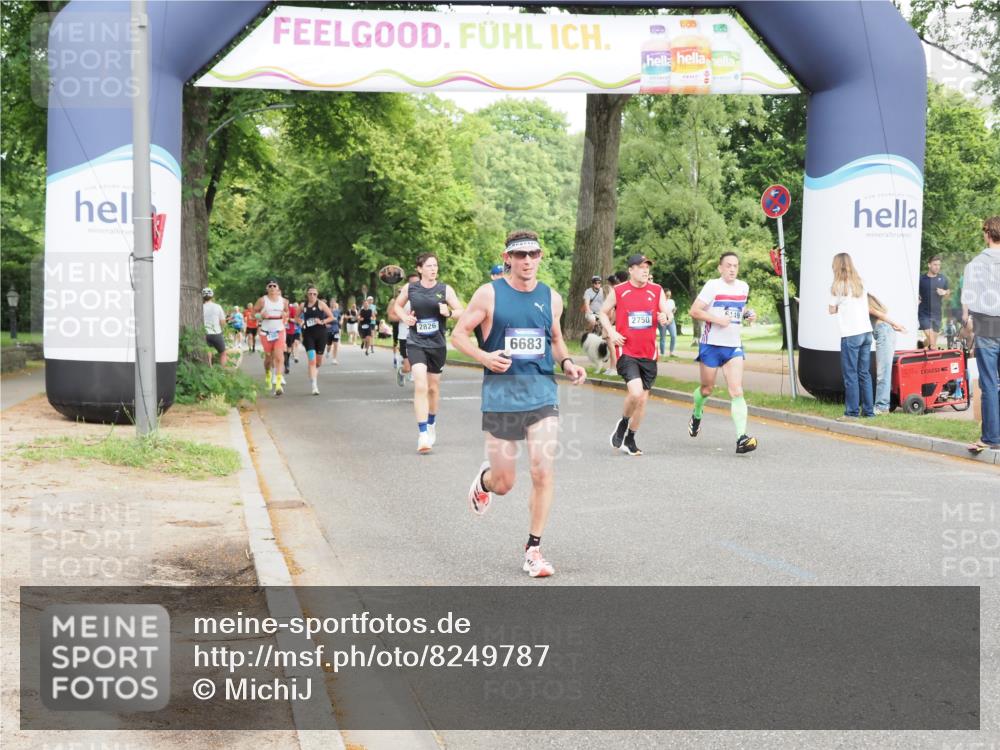 29.06.2025 - hella hamburg halbmarathon MichiJ http://msf.ph/oto/8249787 29.06.2025 10:28:46 Zwischen KM18-KM19 1358, 2714, 2750, 4888, 4889, 5752, 6149, 6649, 6683, 7495, 8346, 8370, 8574, 11284, 15015, 17245, 18614 meine-sportfotos.de